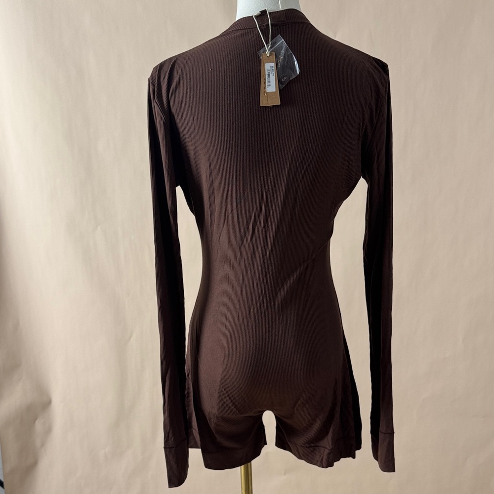 Brown Button-Up Women's Onesie NWT
Skims Soft Lounge Henley Loungewear - Picture 4 of 7